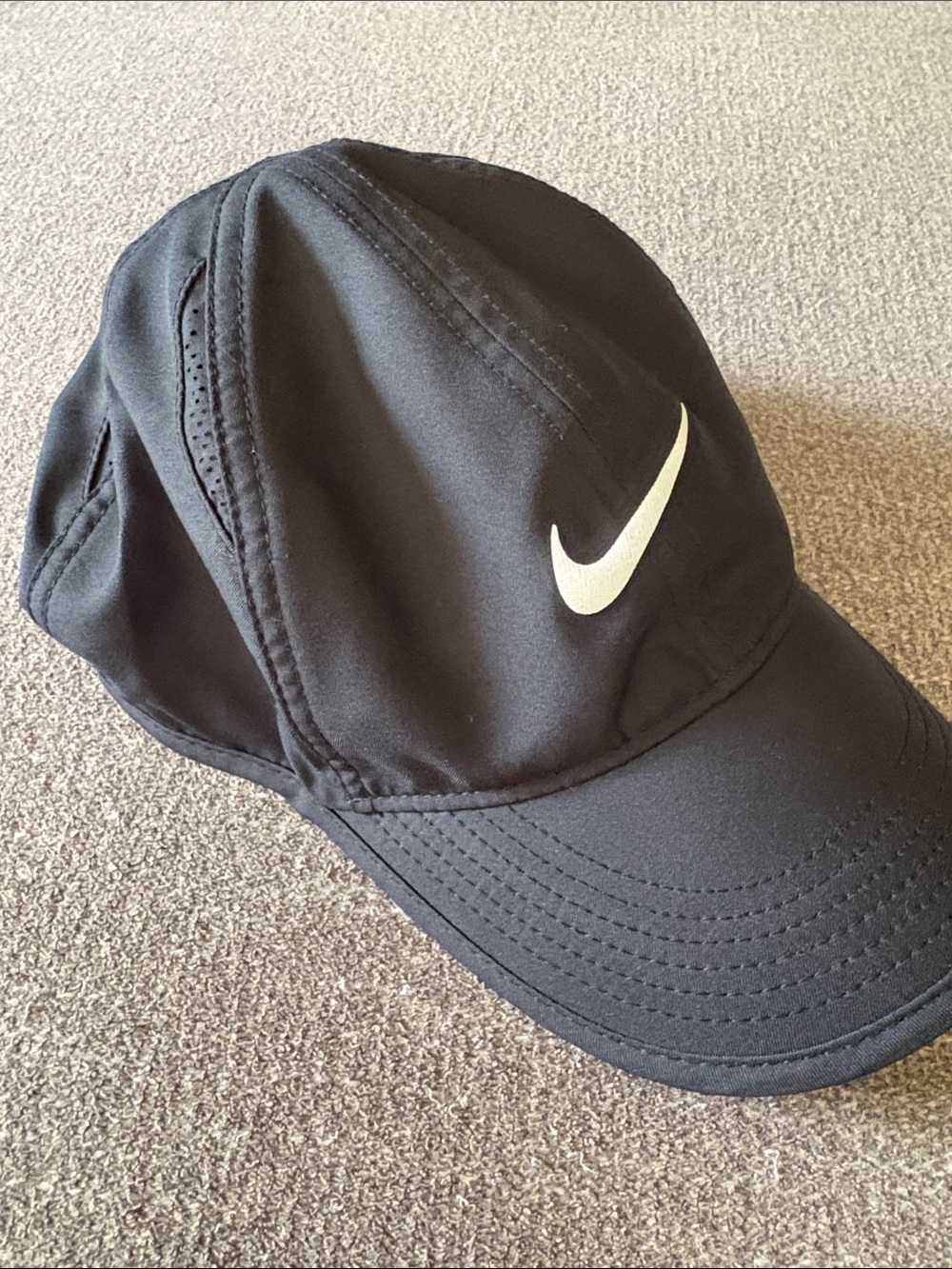 NIKE Featherlight Dri Fit Black Baseball Hat EUC